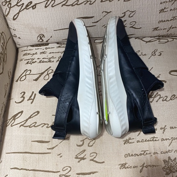 Ecco - Picture 3 of 15